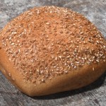 Roggen-Weizenvollkorn-Brötchen